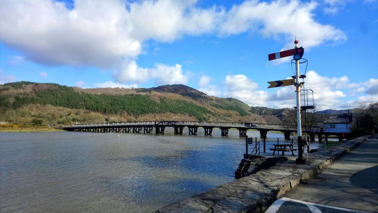 Abergwynant Farm Glamping & Apartments 돌겔라우 외부 사진