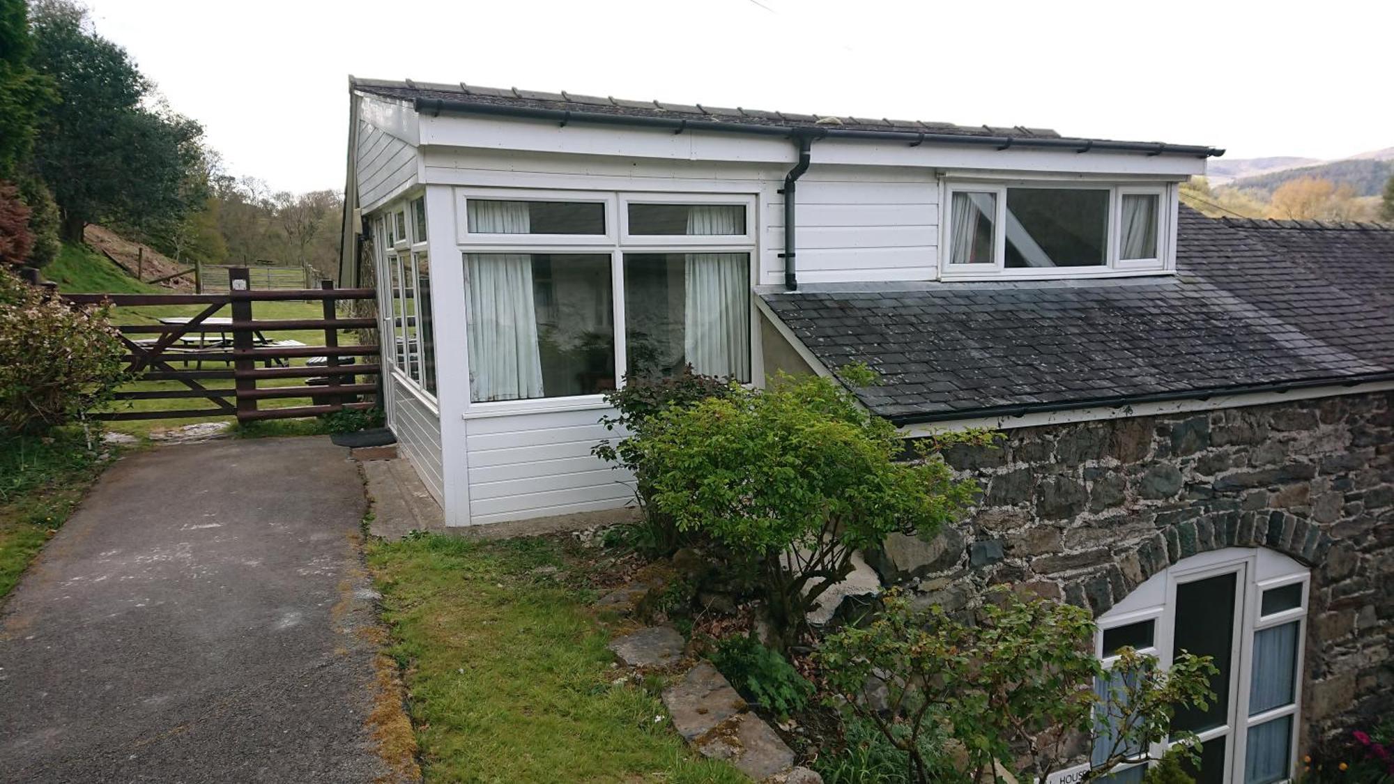 Abergwynant Farm Glamping & Apartments 돌겔라우 외부 사진